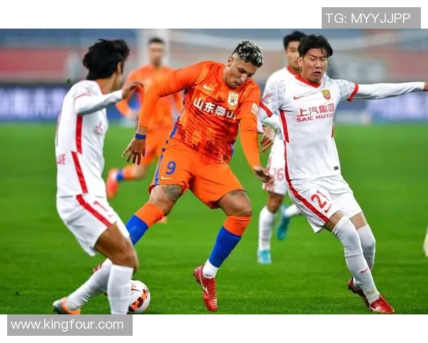 武汉三镇迎战成都蓉城强强对决上演中超巅峰之战谁能笑到最后