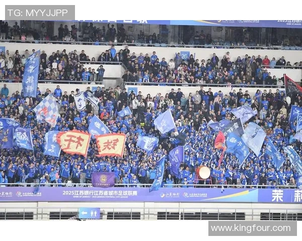 泰州与宿迁精彩对决上演江淮之战两地球队奋力拼搏掀起足球热潮